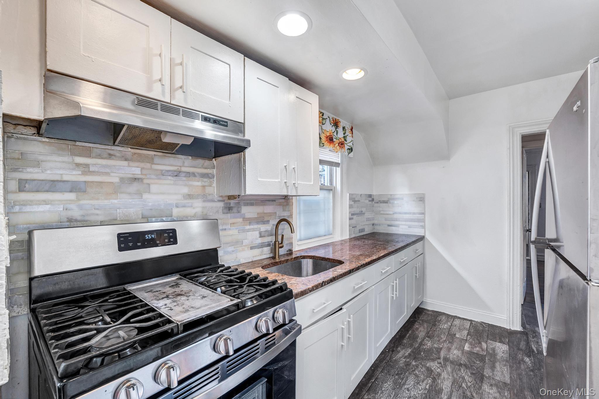 1651 Hering Avenue Property Photo 14