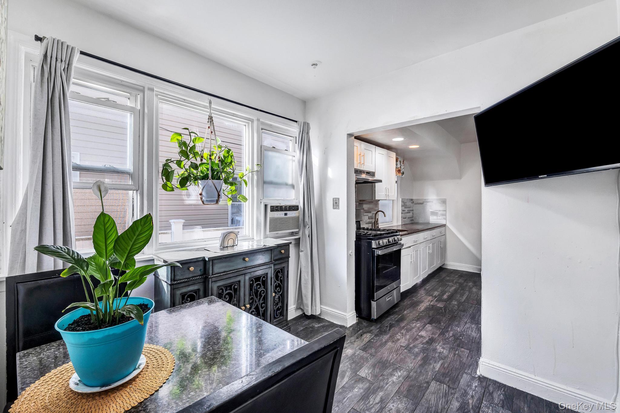 1651 Hering Avenue Property Photo 15