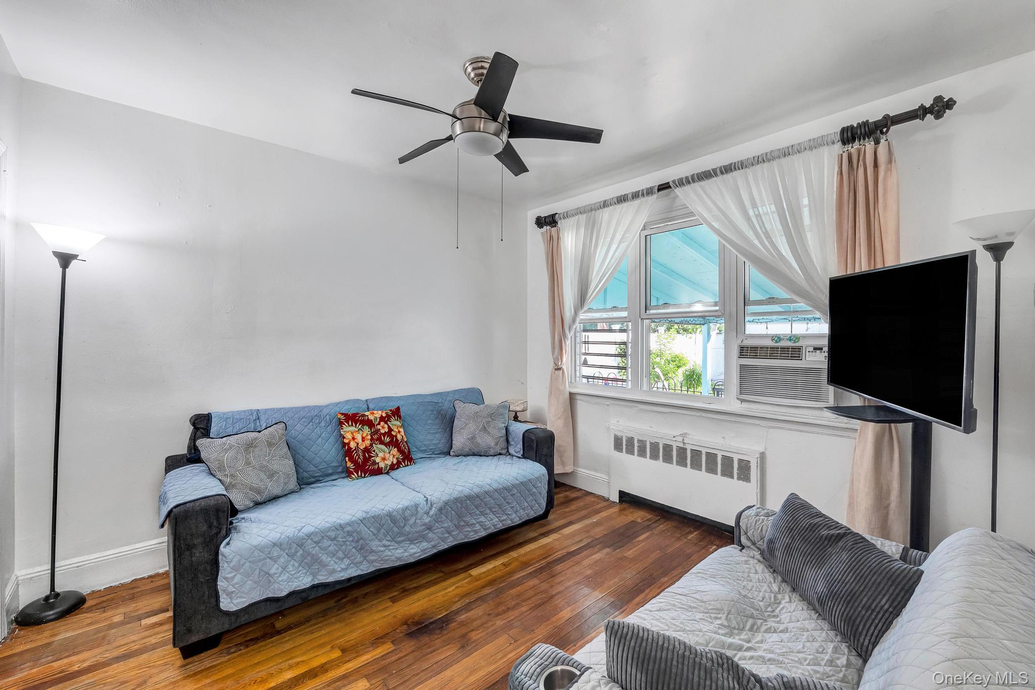 1651 Hering Avenue Property Photo 16