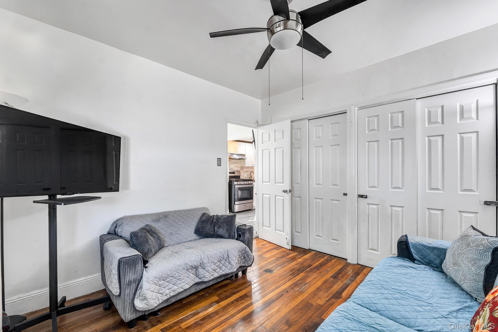 1651 Hering Avenue Property Photo 17