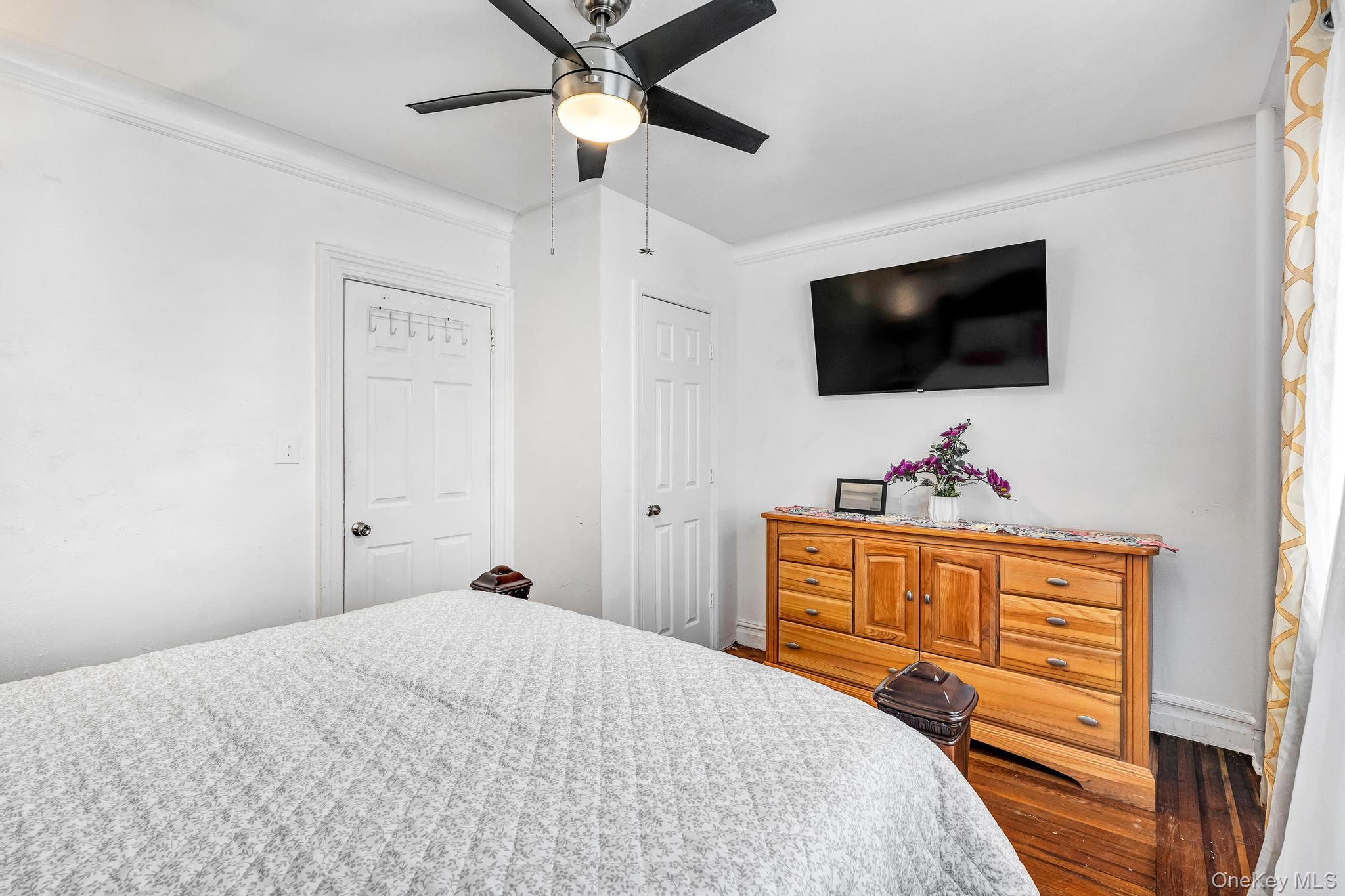 1651 Hering Avenue Property Photo 25