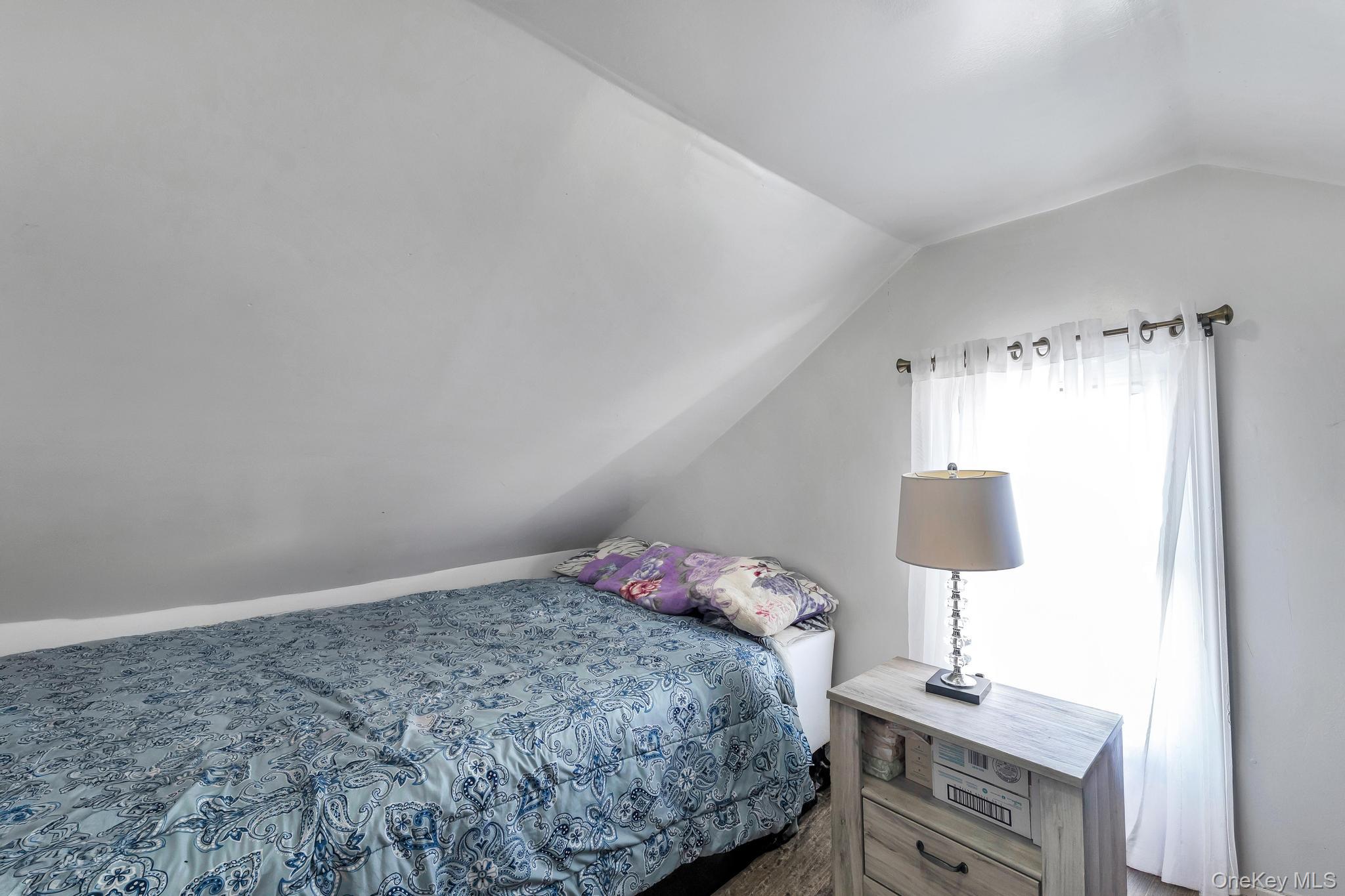1651 Hering Avenue Property Photo 30