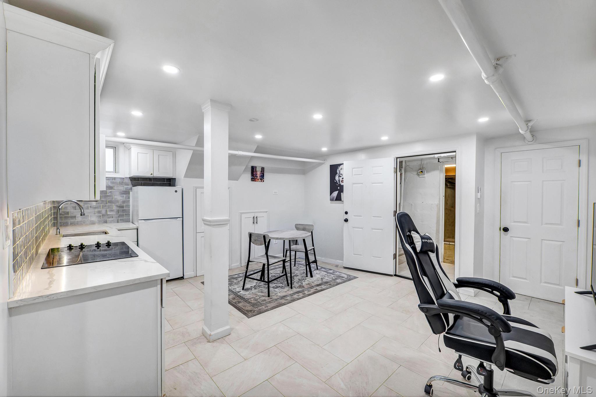 1651 Hering Avenue Property Photo 38