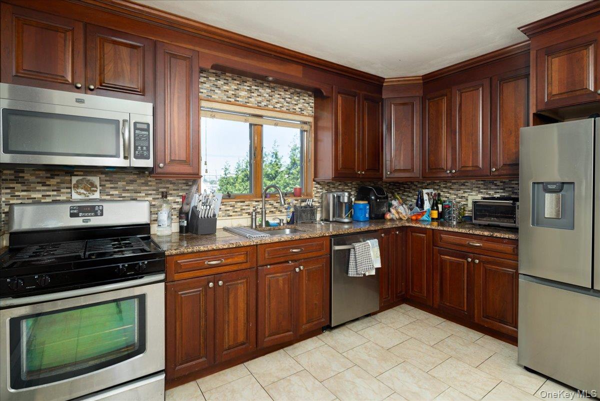 1036 California Place Property Photo 7