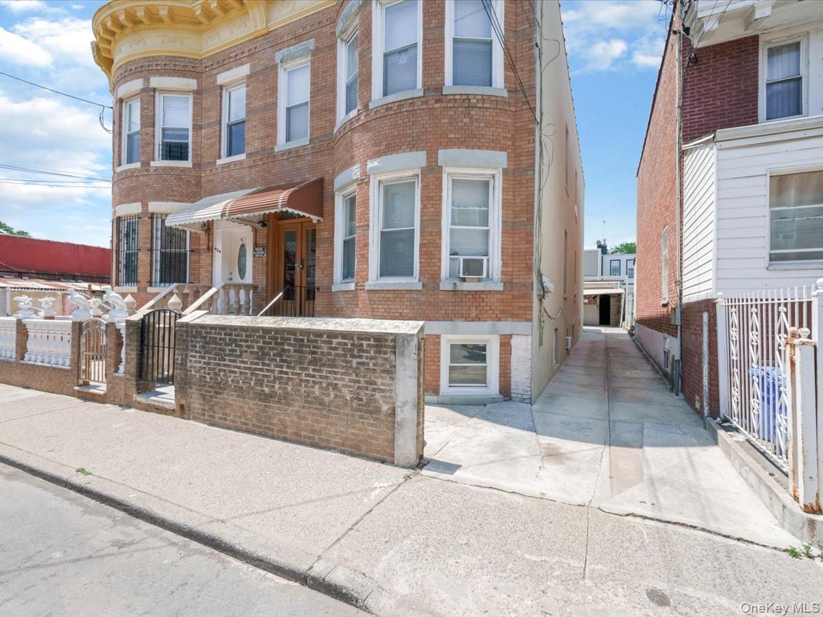 452 Lincoln Avenue Hse Property Photo 3