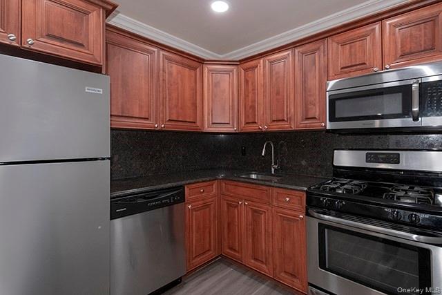 327 Brook Avenue 327-1a Property Photo 2
