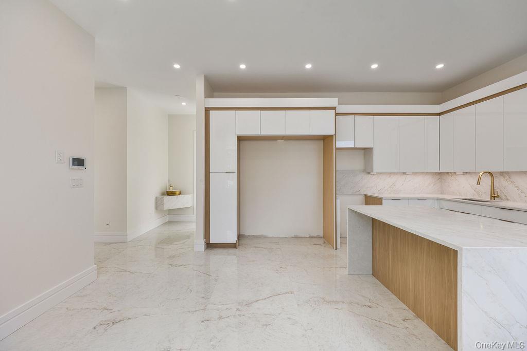 20 Singer Avenue 201 Property Photo 13