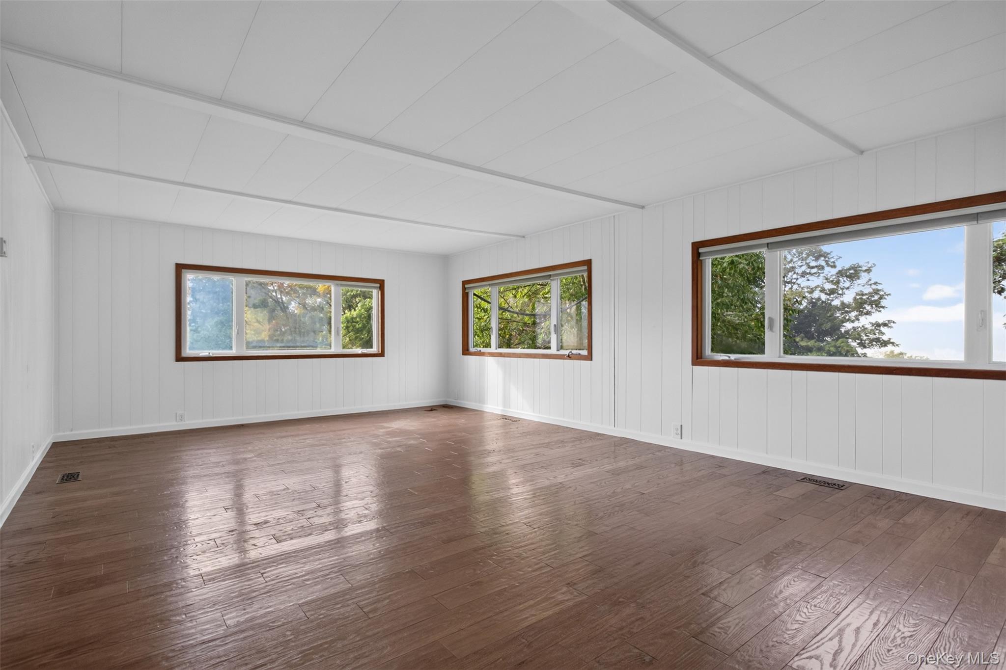 61838 State Highway 10 Hobart Property Photo 5