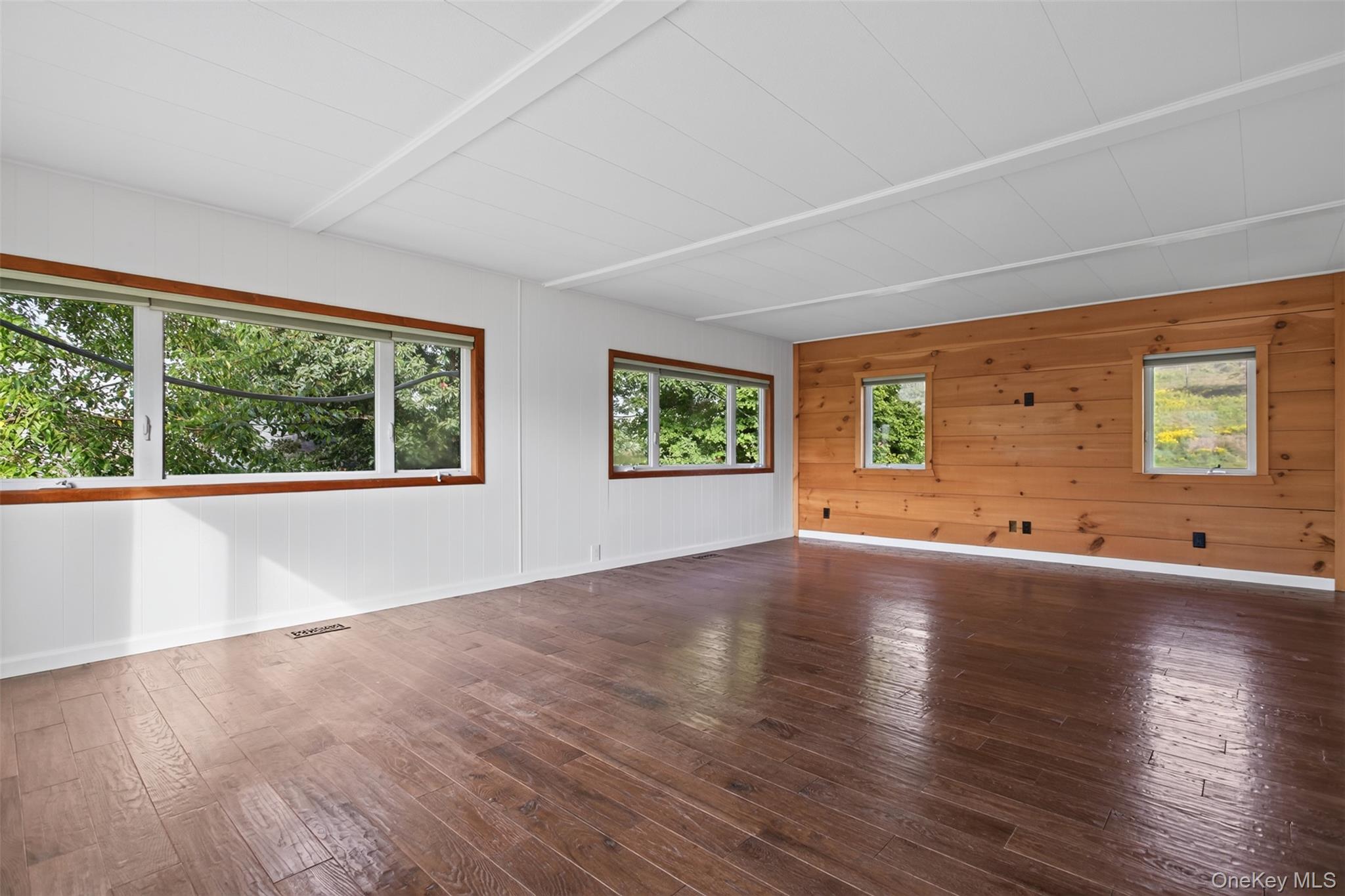 61838 State Highway 10 Hobart Property Photo 6