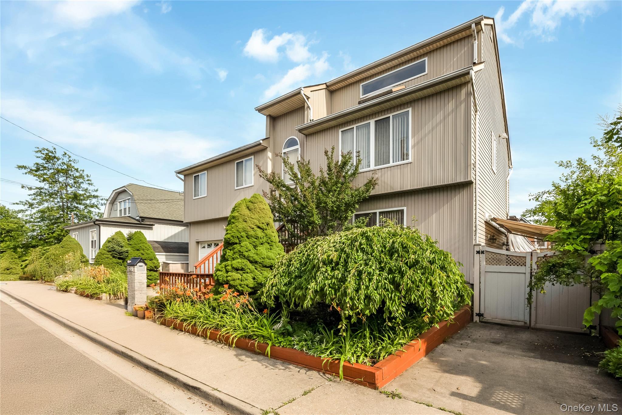 664 Arthur Street Property Photo 2
