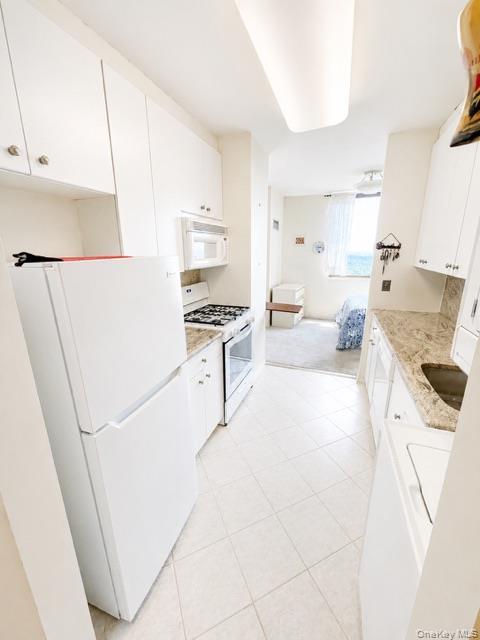 27010 Grand Central Parkway 22r Property Photo 12