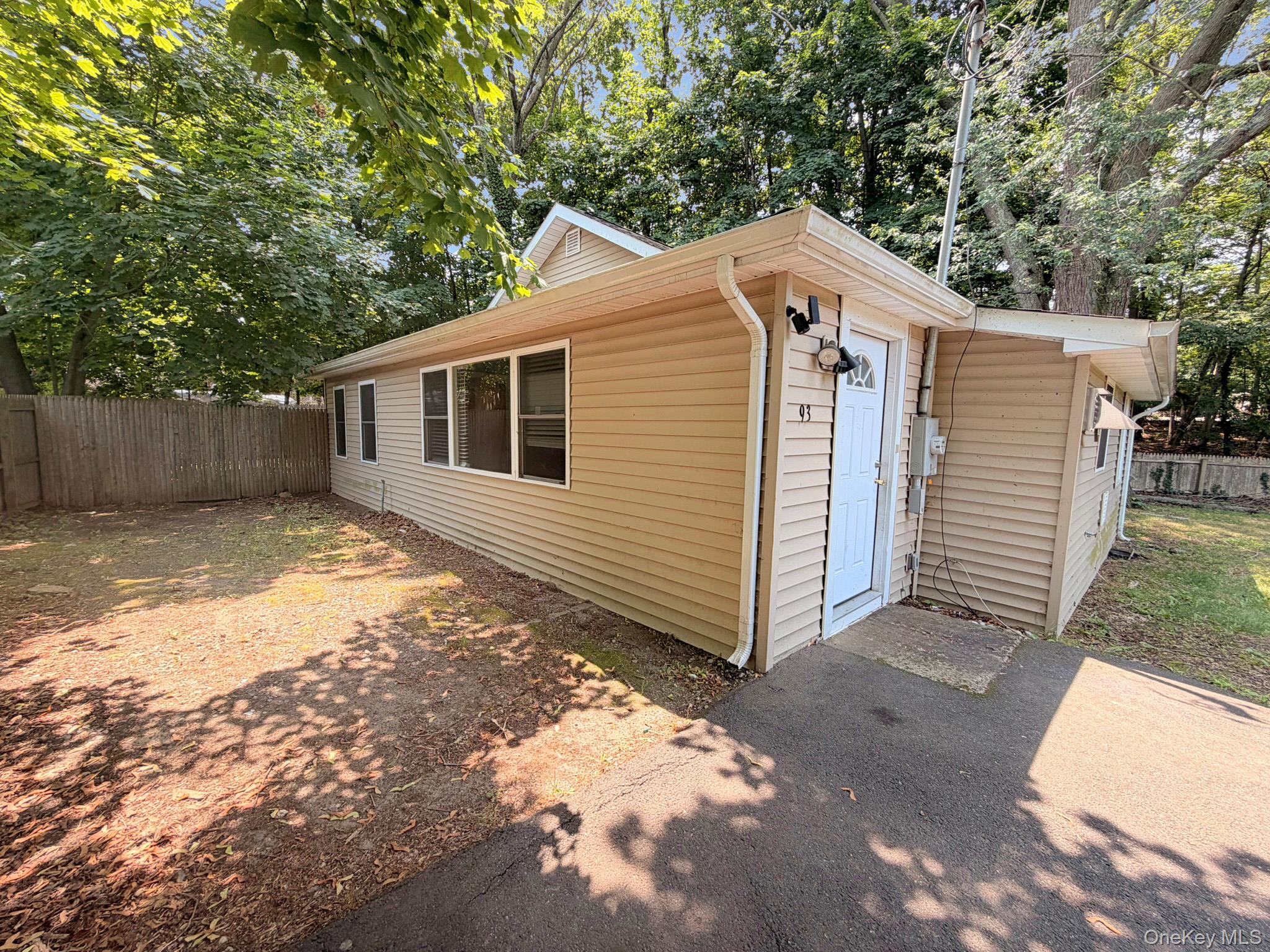 93 Lynbrook Drive Property Photo 2