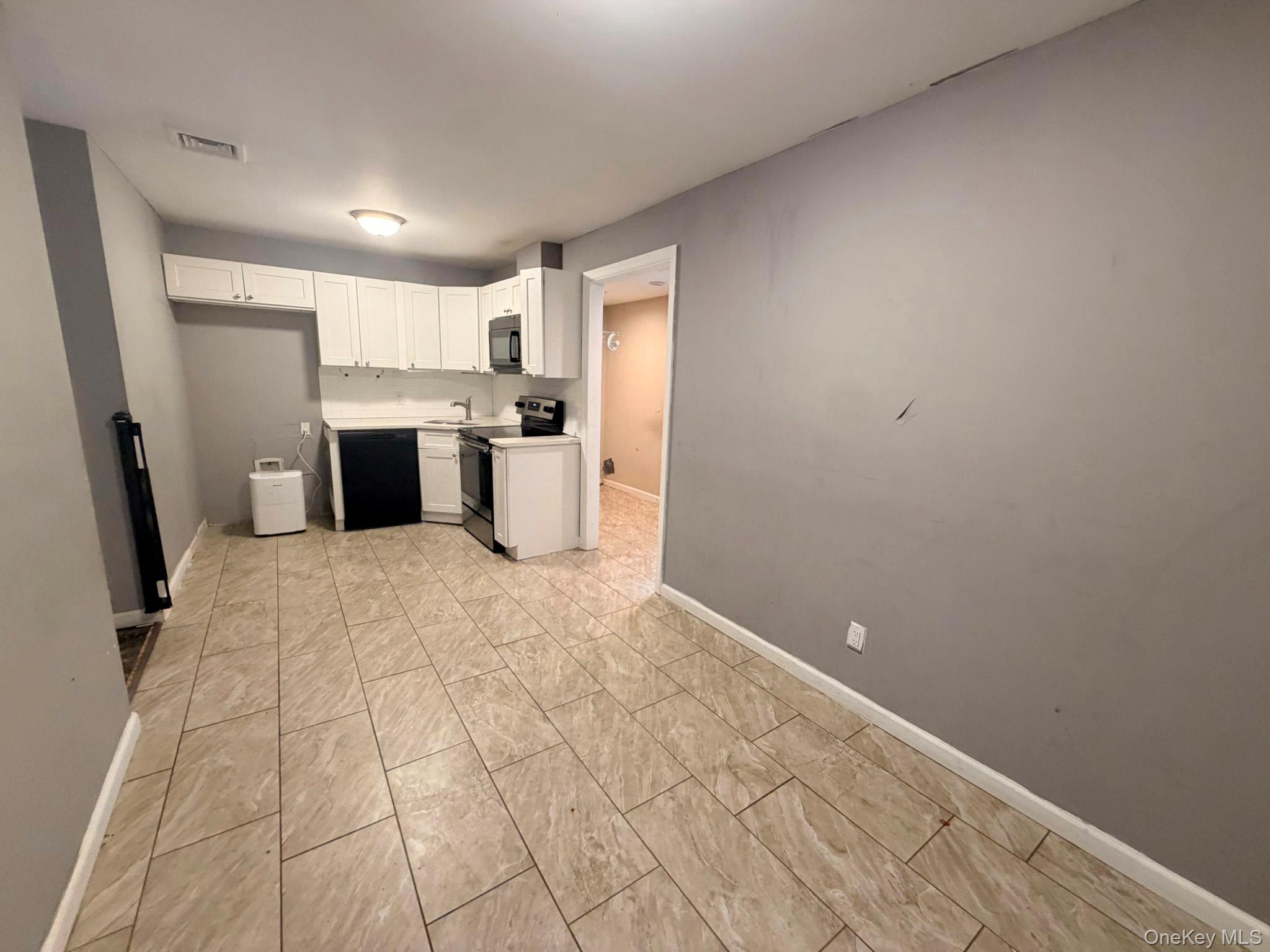 93 Lynbrook Drive Property Photo 6