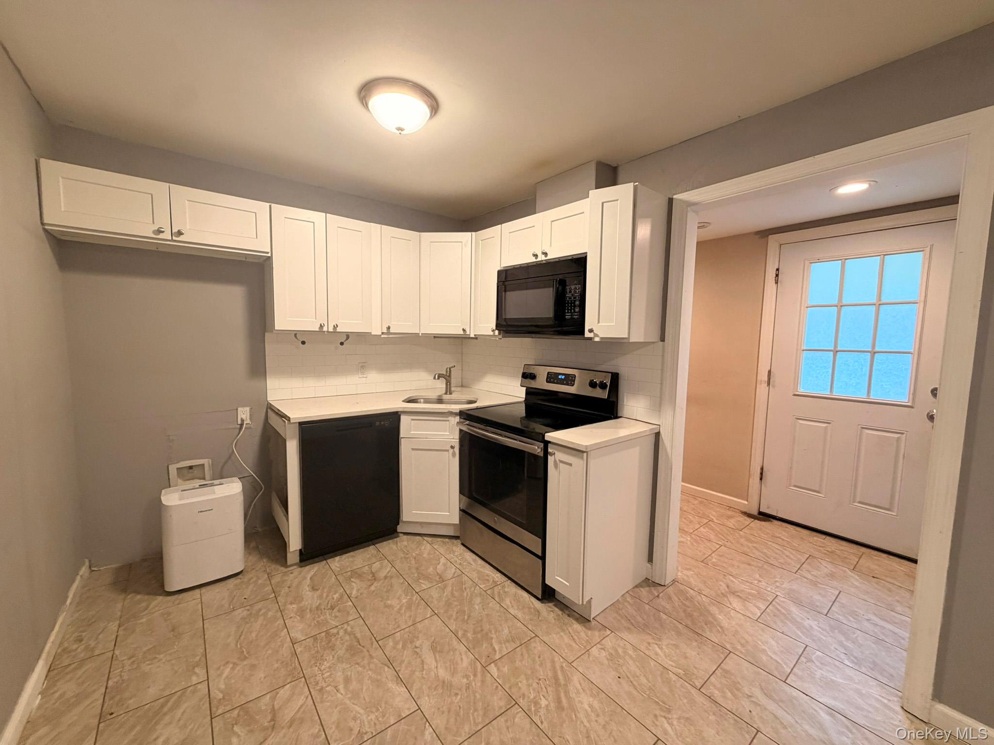 93 Lynbrook Drive Property Photo 7
