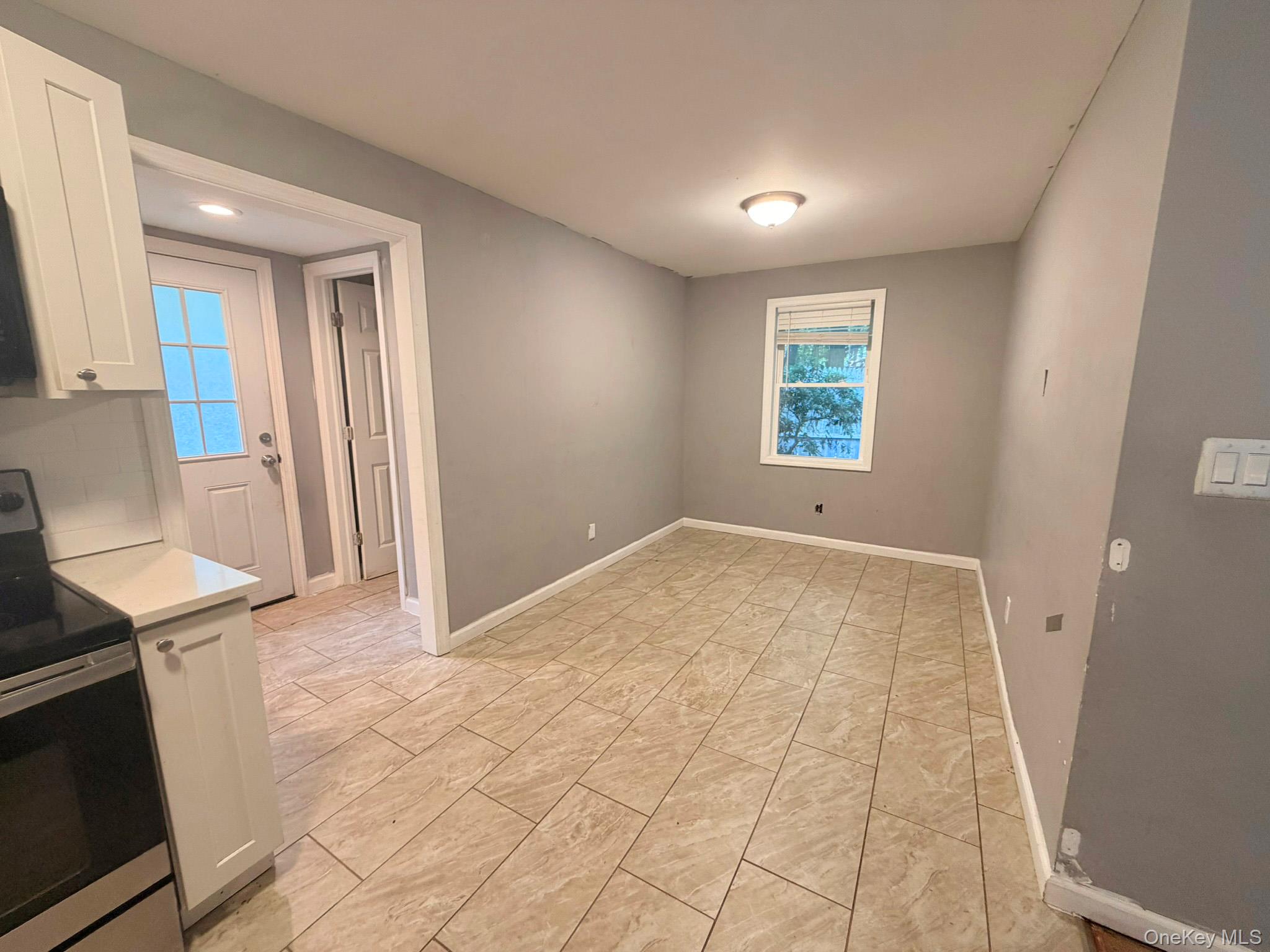 93 Lynbrook Drive Property Photo 8