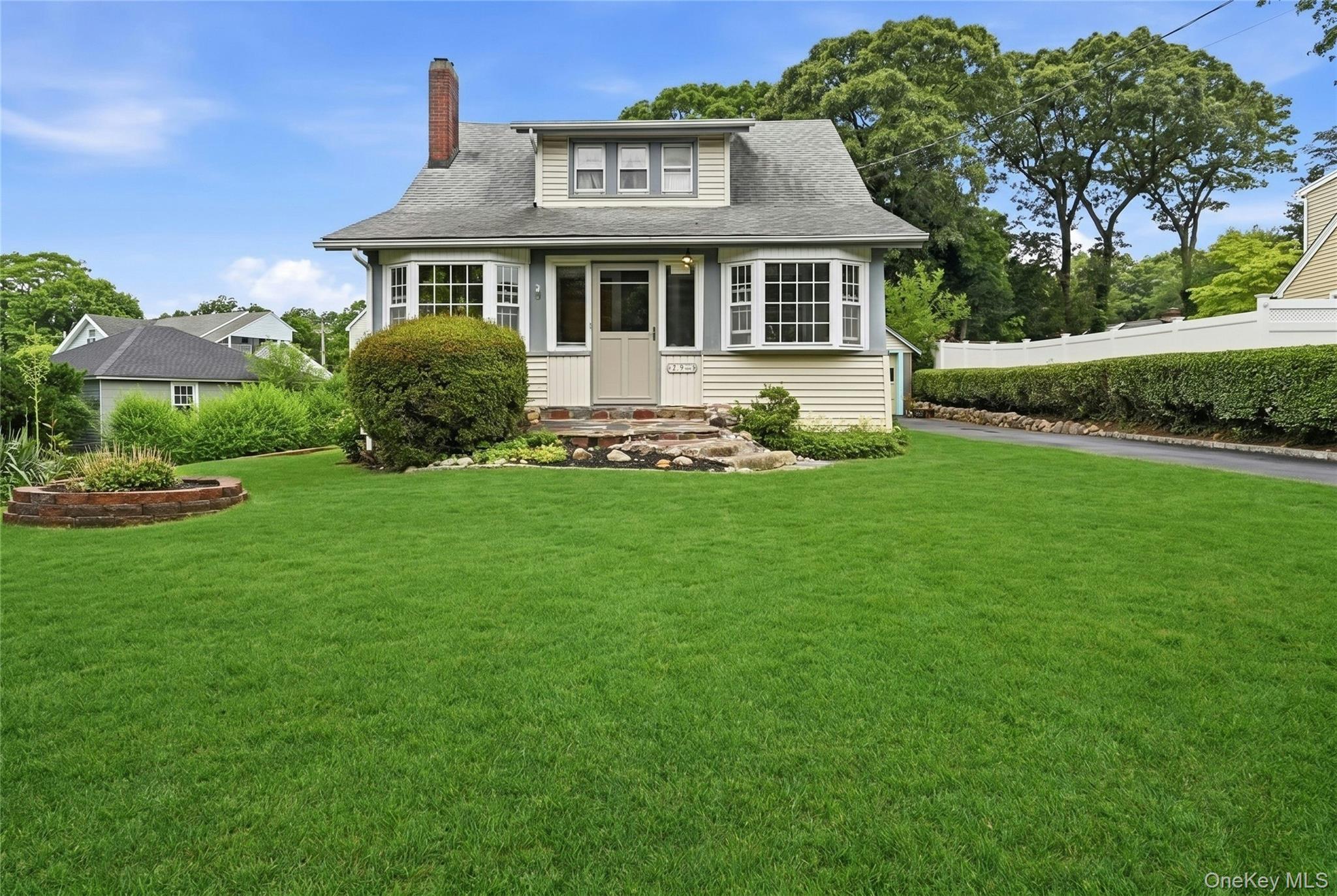 18 2nd Avenue Property Photo 3