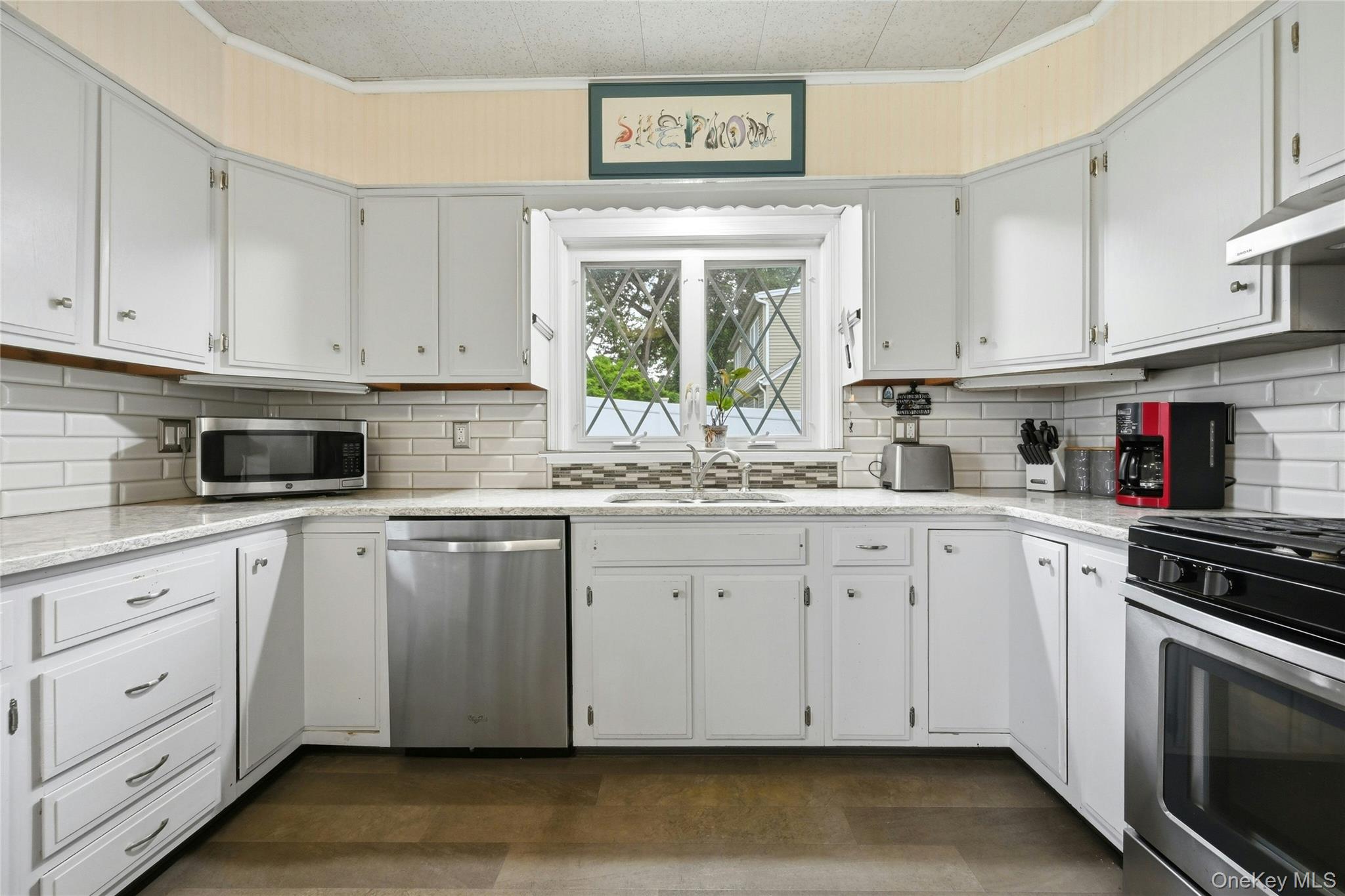 18 2nd Avenue Property Photo 11