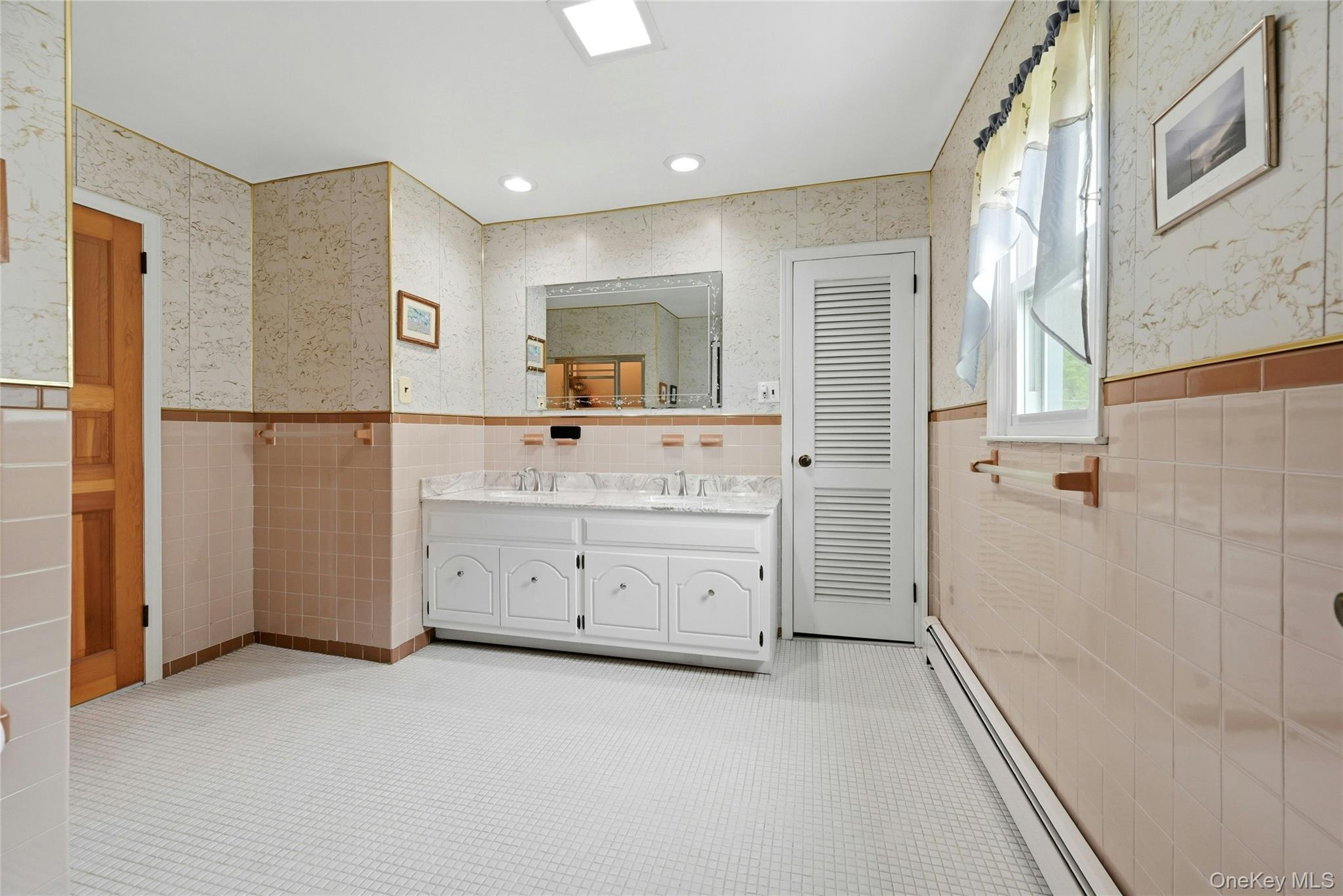 18 2nd Avenue Property Photo 21