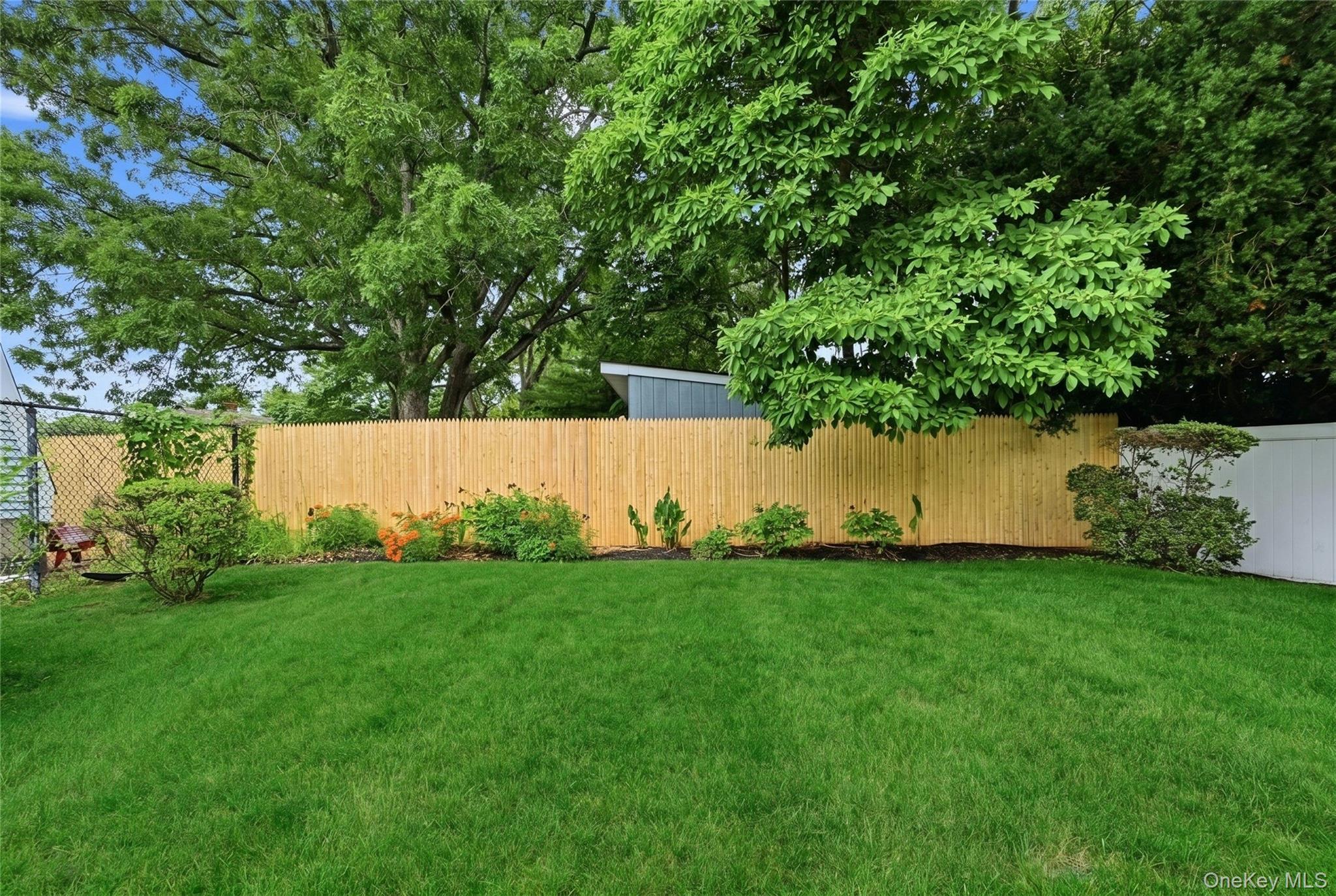 18 2nd Avenue Property Photo 25