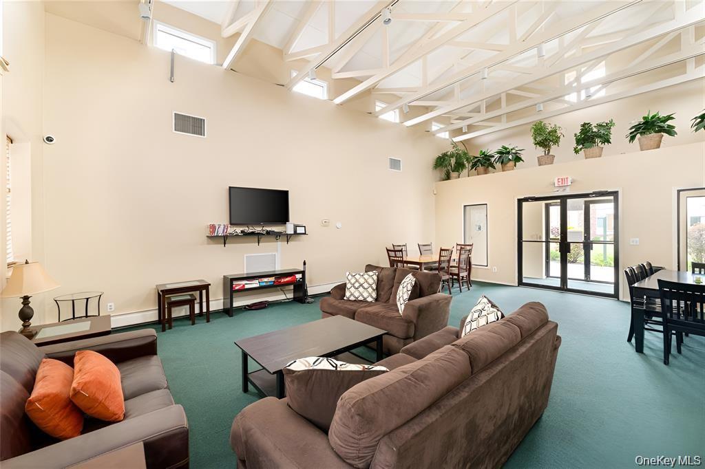 2449f Union Boulevard 9b Property Photo 18