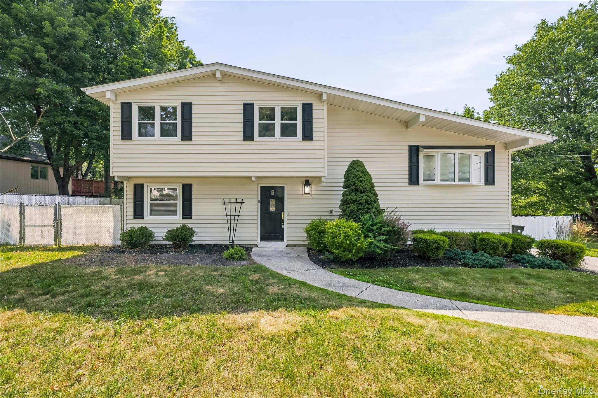 7 Elmwood Drive Property Photo 1
