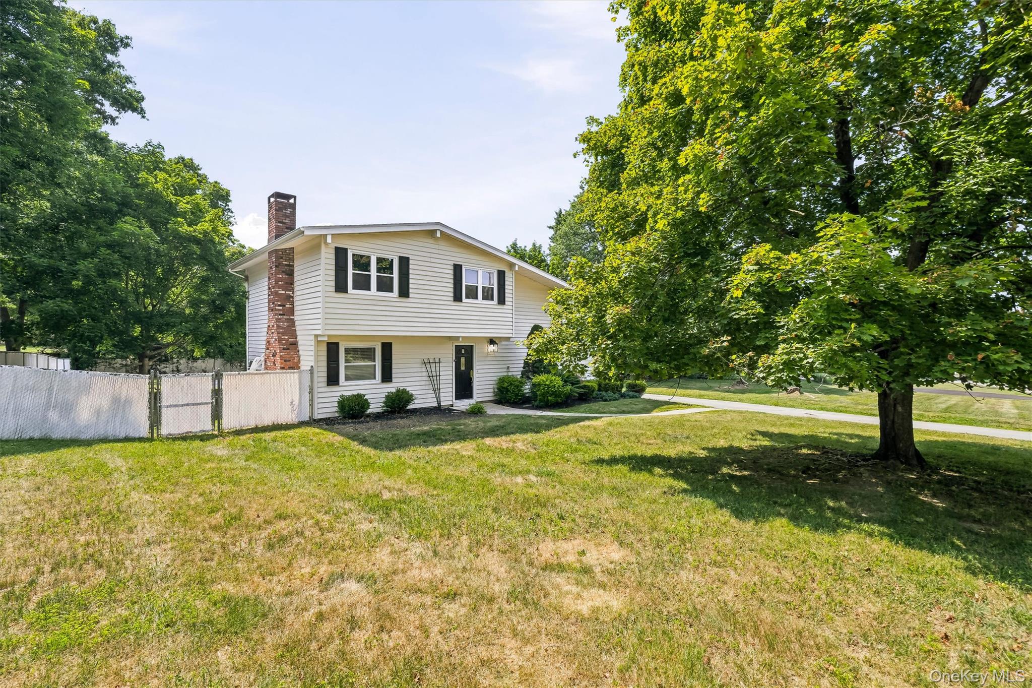 7 Elmwood Drive Property Photo 2