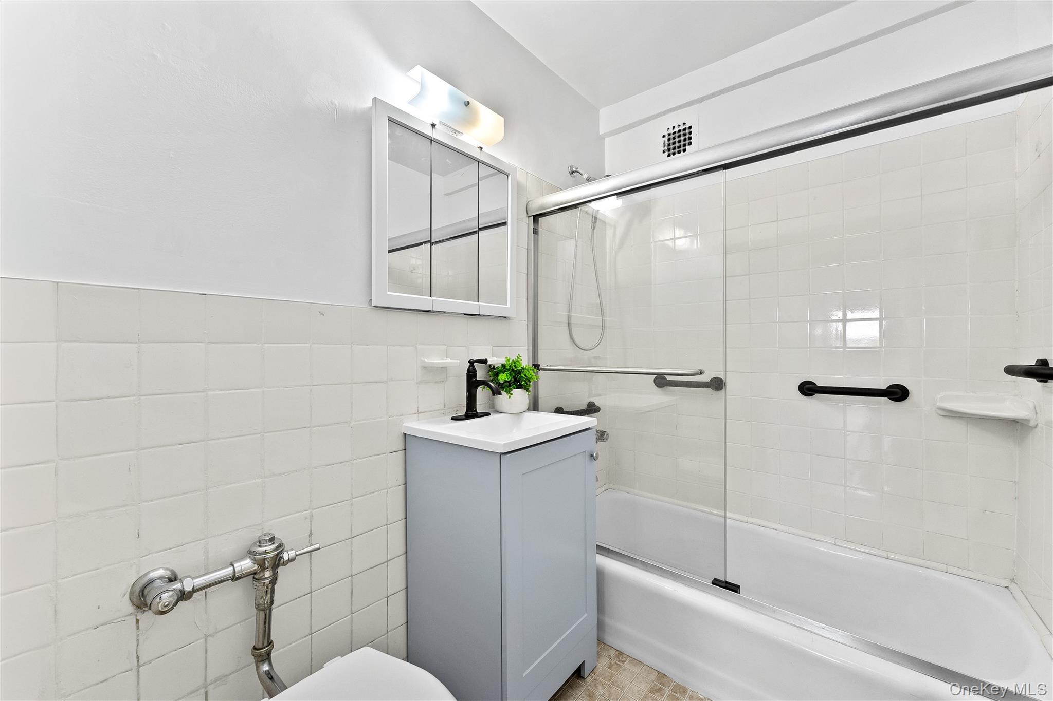210-50 41st Avenue 5c Property Photo 12
