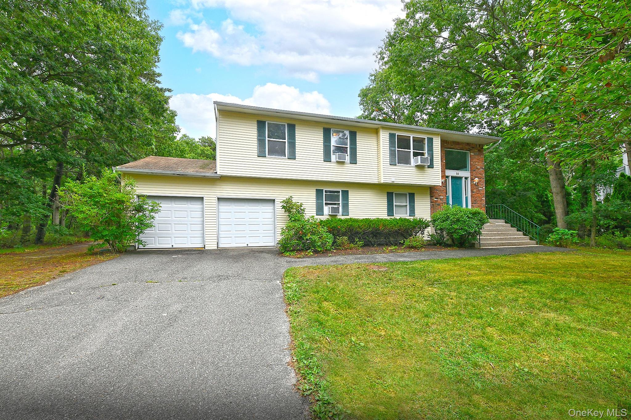 10 Woodbrook Circle Property Photo 2
