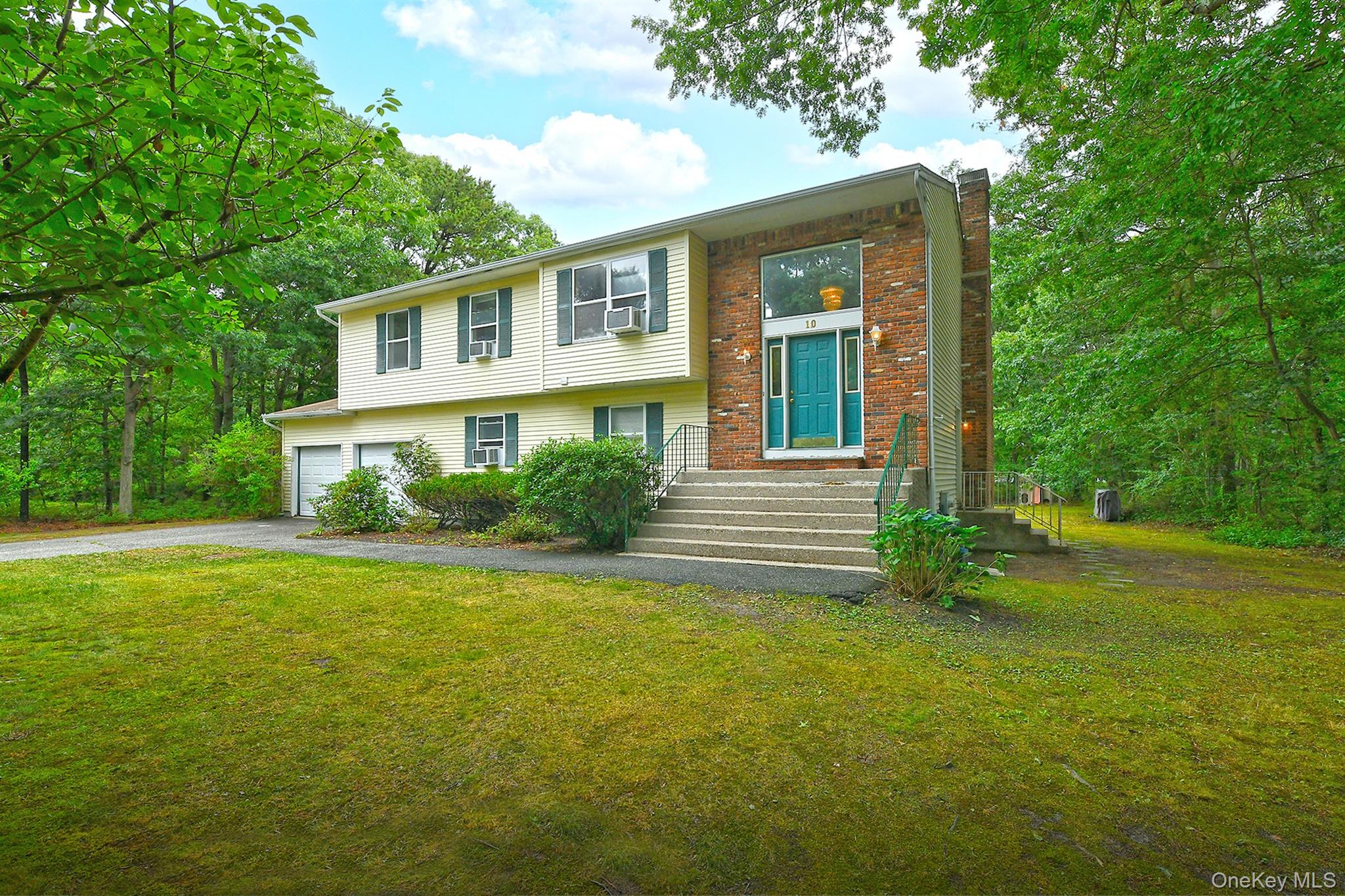 10 Woodbrook Circle Property Photo 3