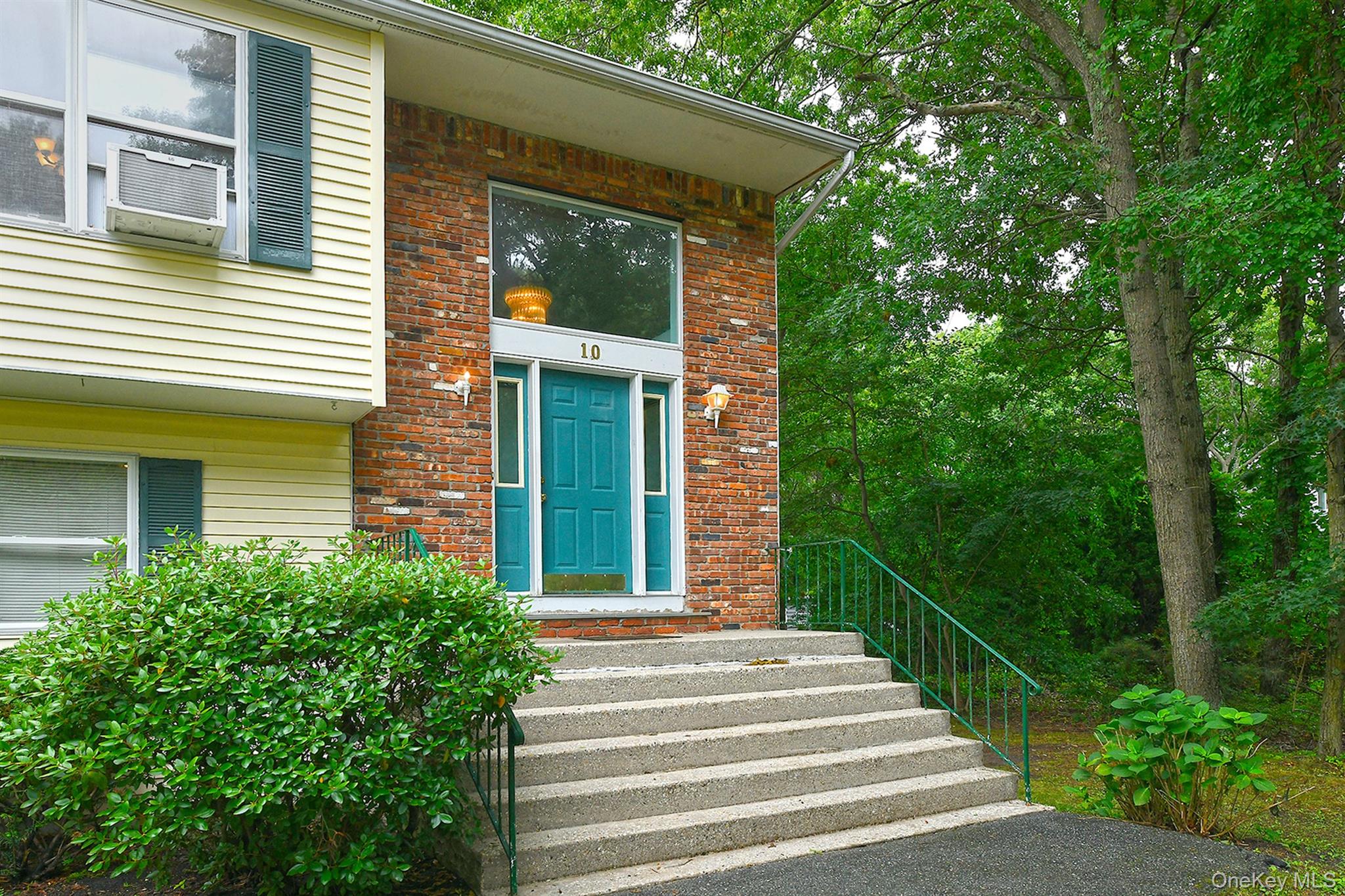 10 Woodbrook Circle Property Photo 4