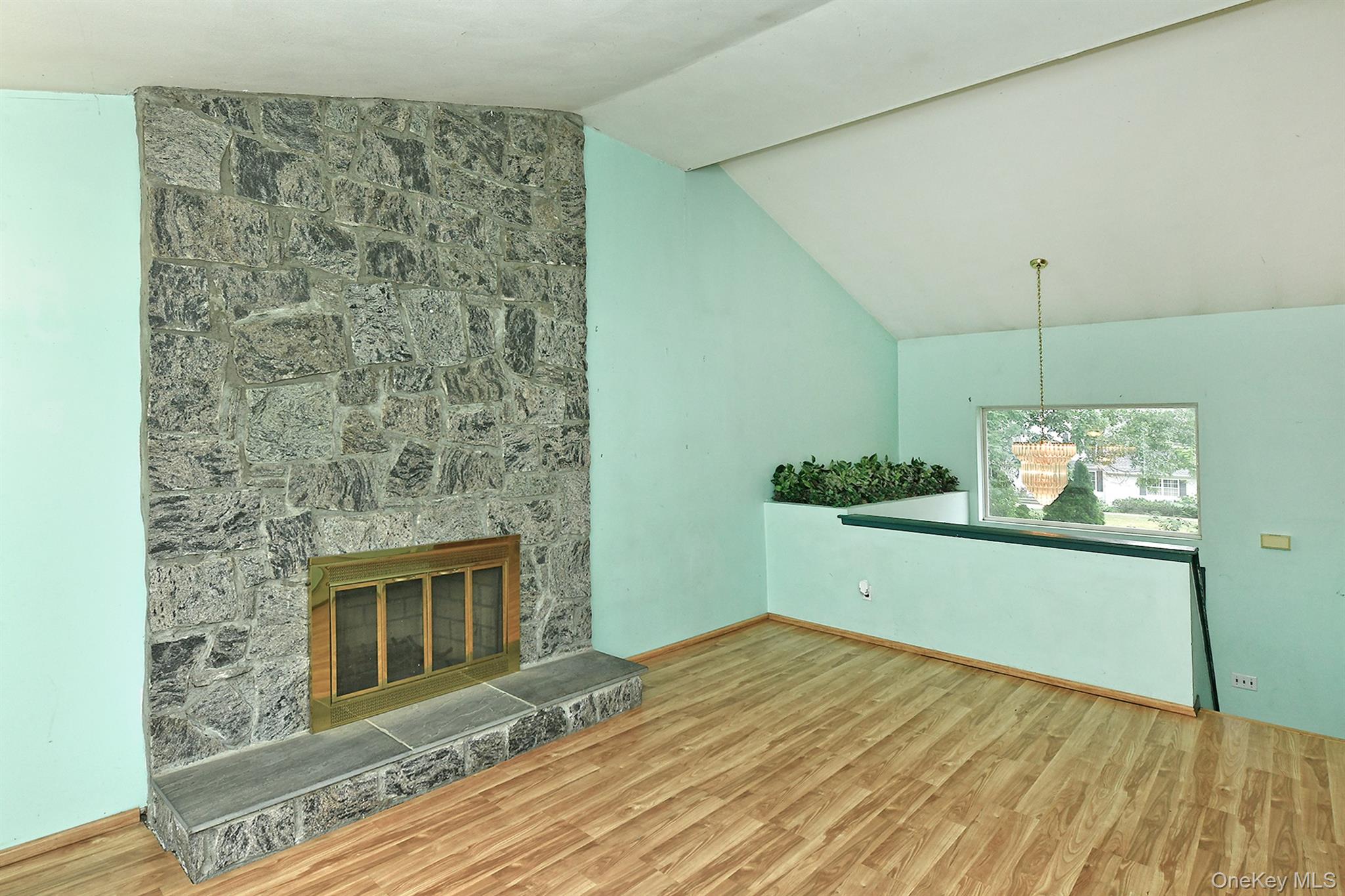 10 Woodbrook Circle Property Photo 8