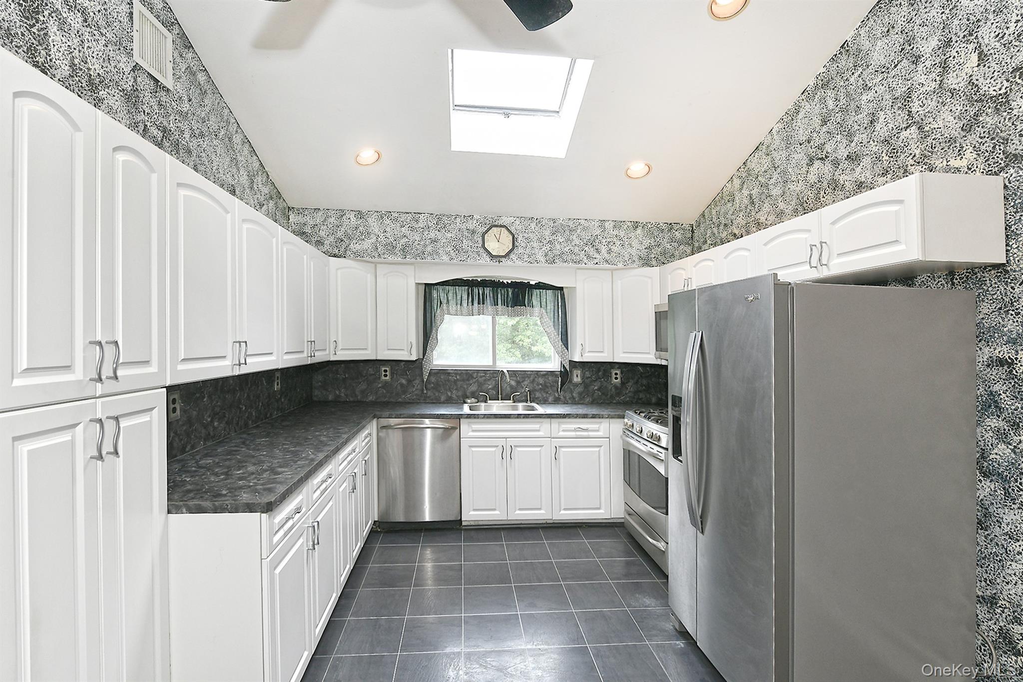 10 Woodbrook Circle Property Photo 11