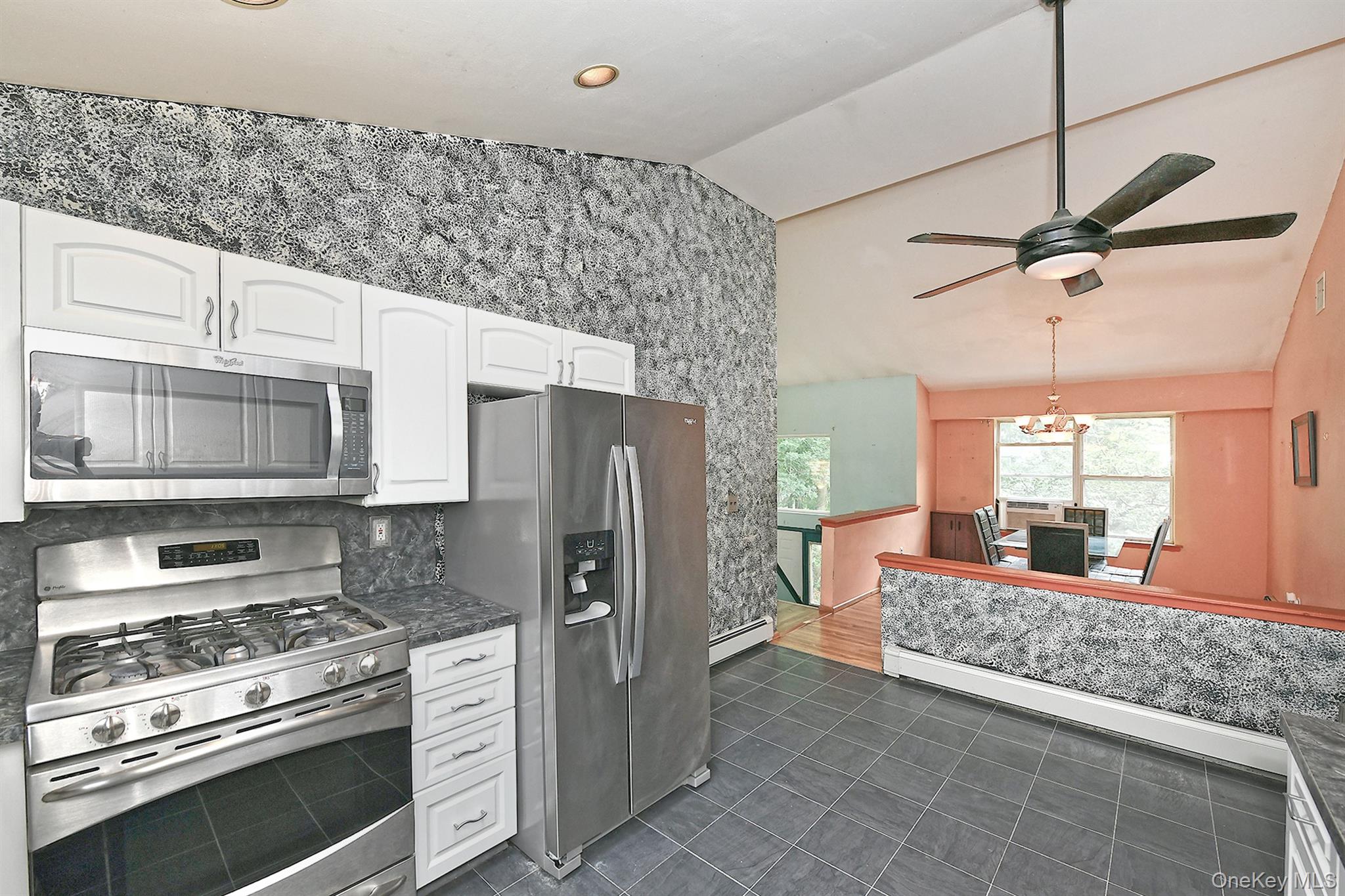10 Woodbrook Circle Property Photo 12