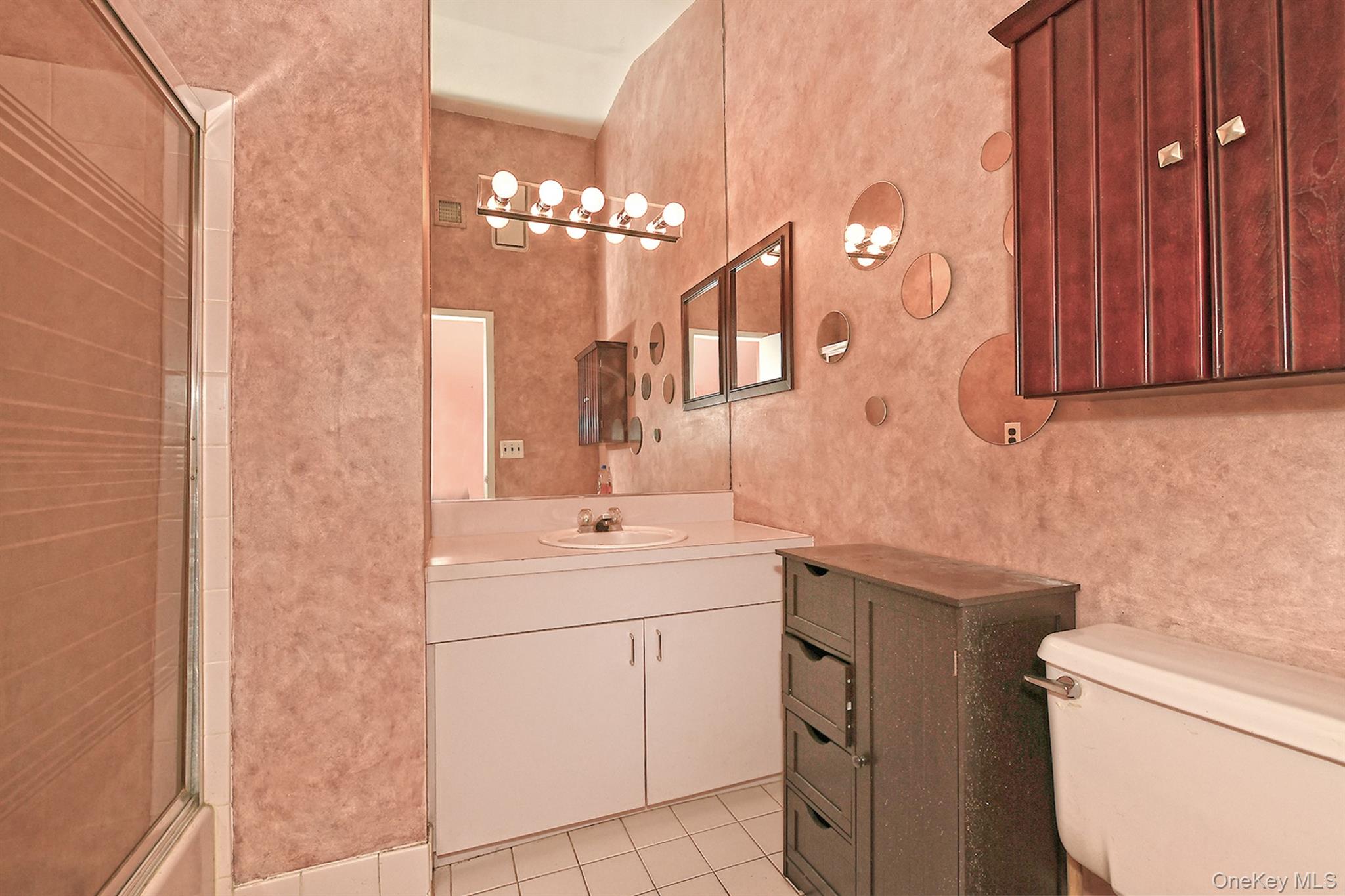 10 Woodbrook Circle Property Photo 18