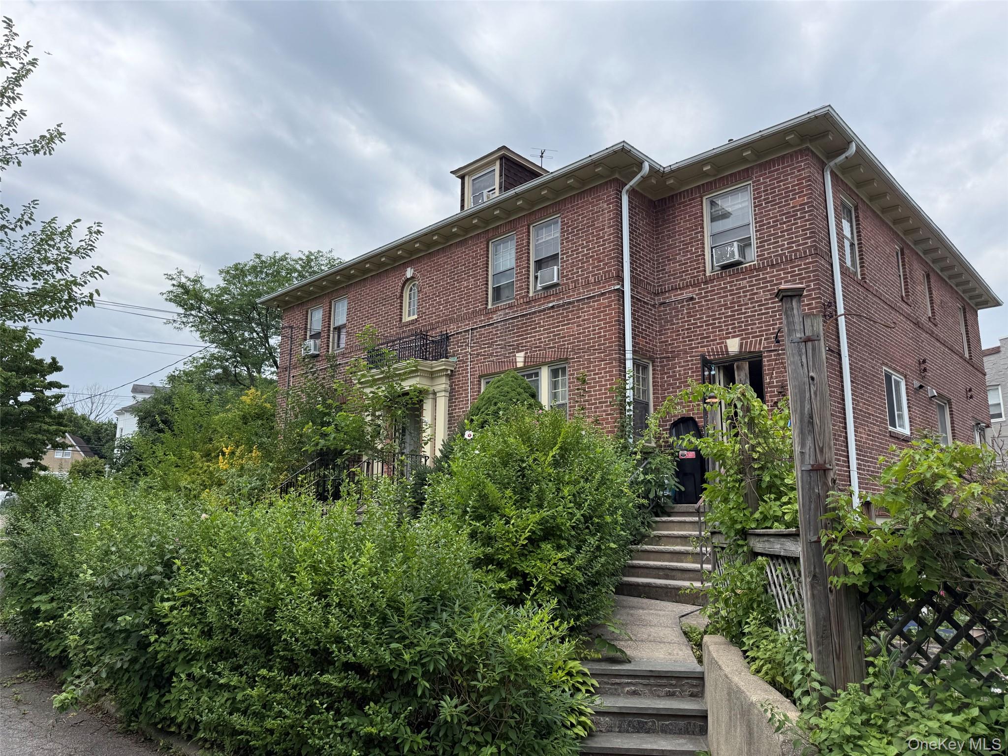 92 Woodland Avenue Property Photo 2