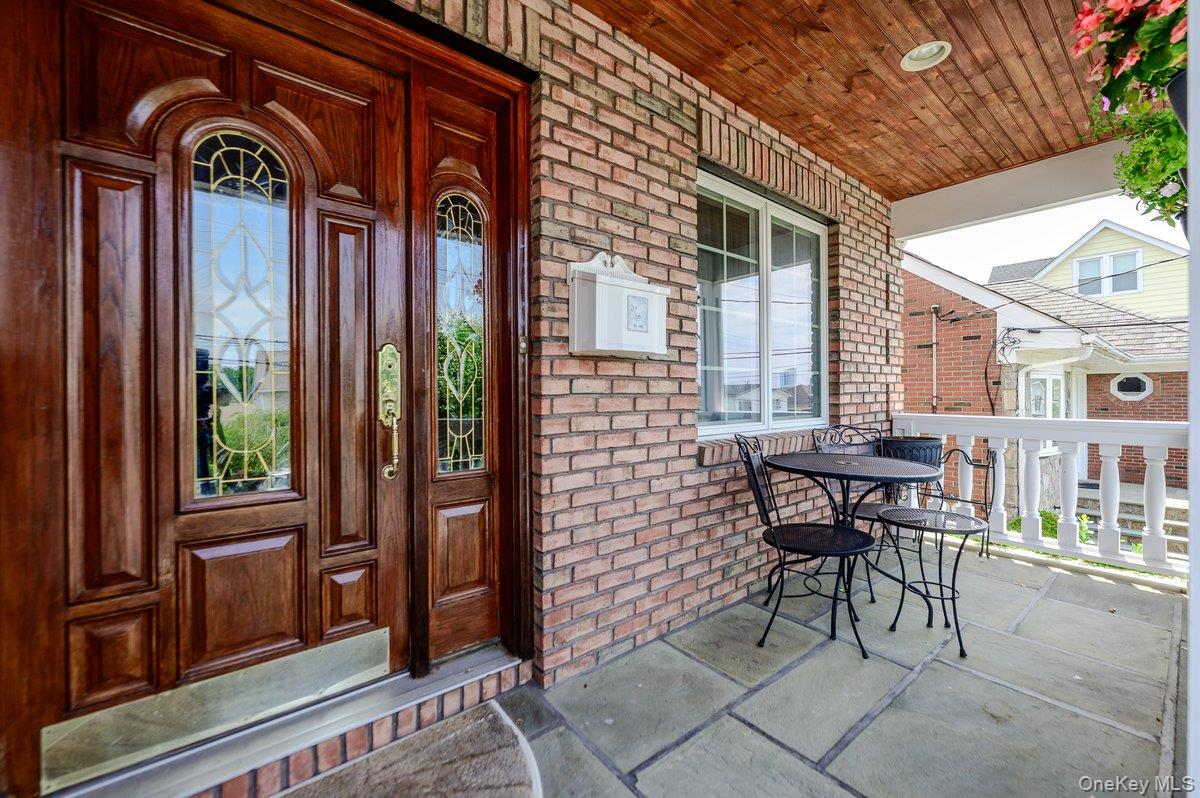 124 Lakeview Avenue Property Photo 3