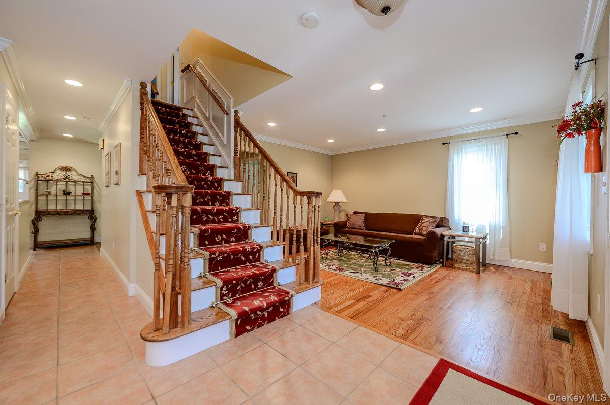 124 Lakeview Avenue Property Photo 4