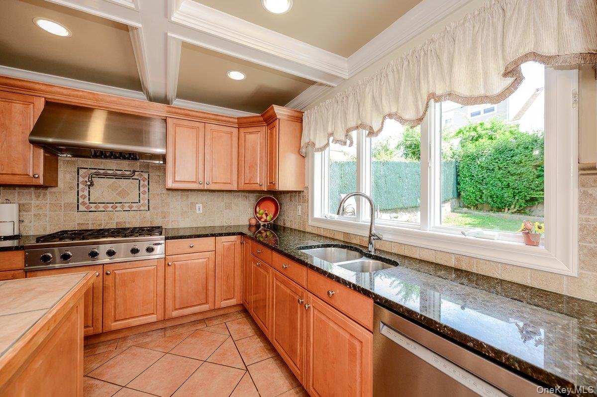 124 Lakeview Avenue Property Photo 7