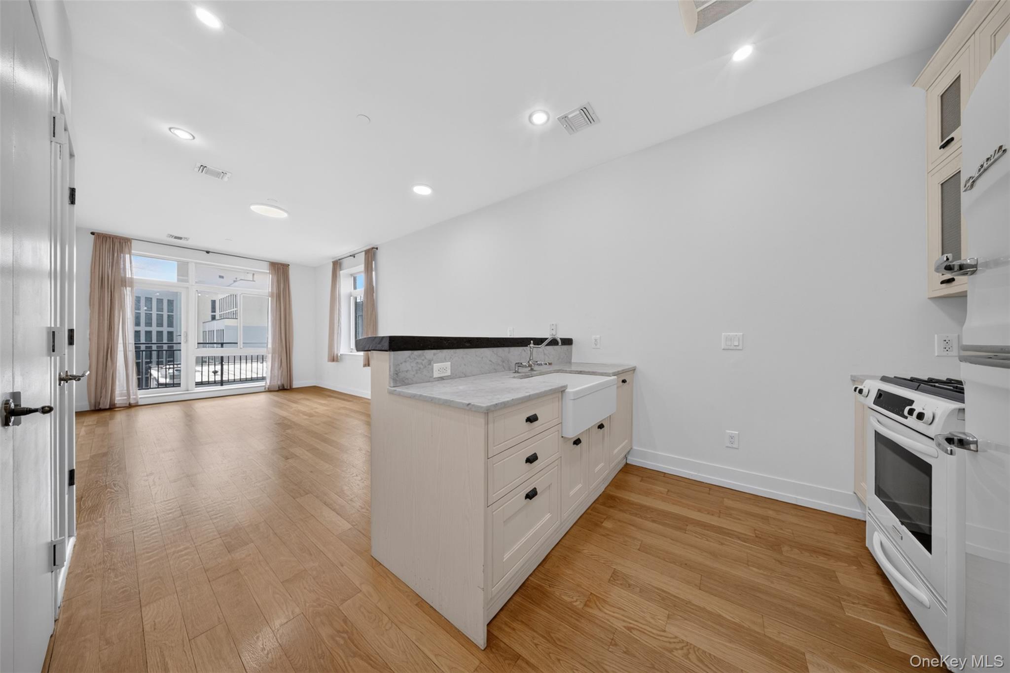 100 Engert Avenue 5c Property Photo 9