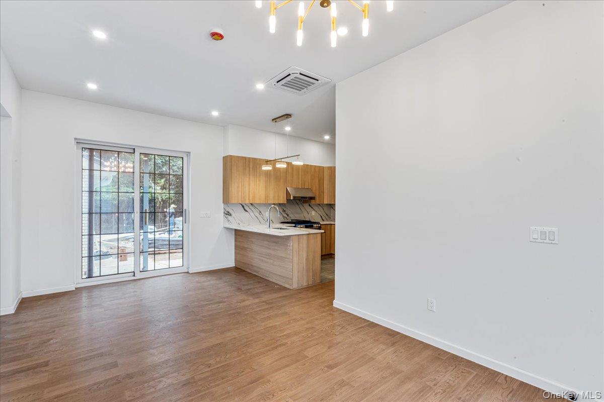 15033 Hawtree St Property Photo 3