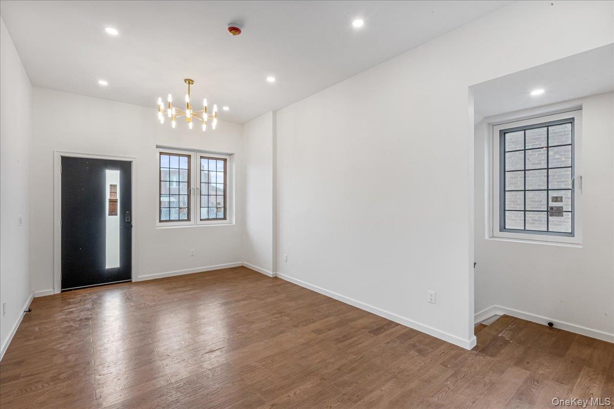 15033 Hawtree St Property Photo 5
