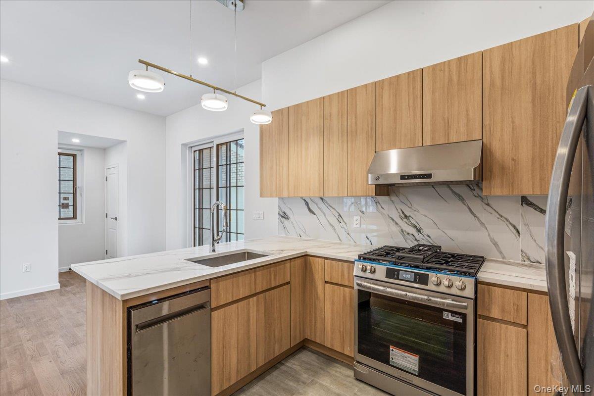 15033 Hawtree St Property Photo 7