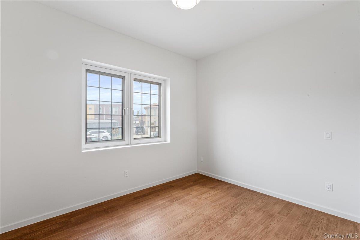 15033 Hawtree St Property Photo 8