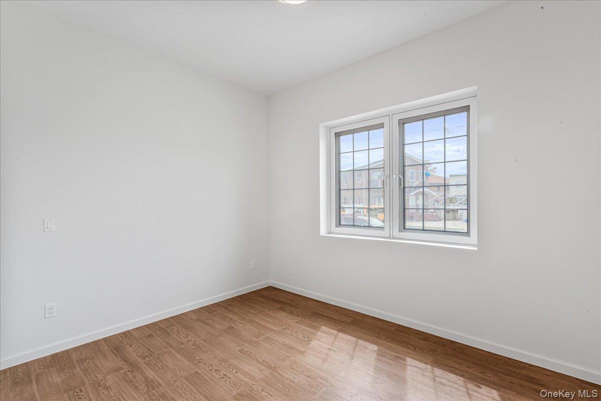 15033 Hawtree St Property Photo 9