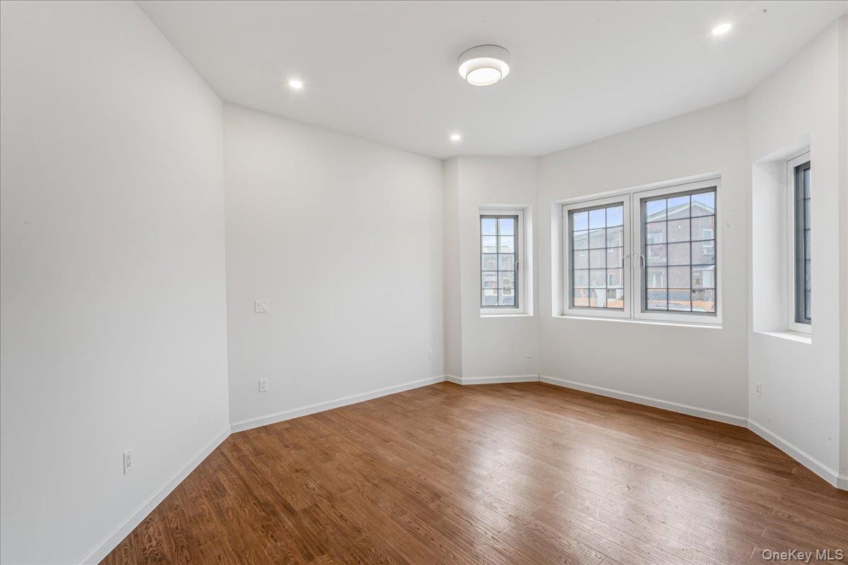 15033 Hawtree St Property Photo 11