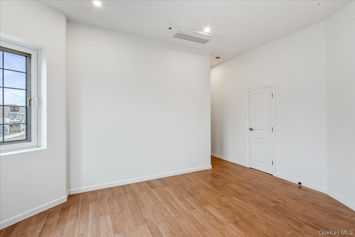 15033 Hawtree St Property Photo 12