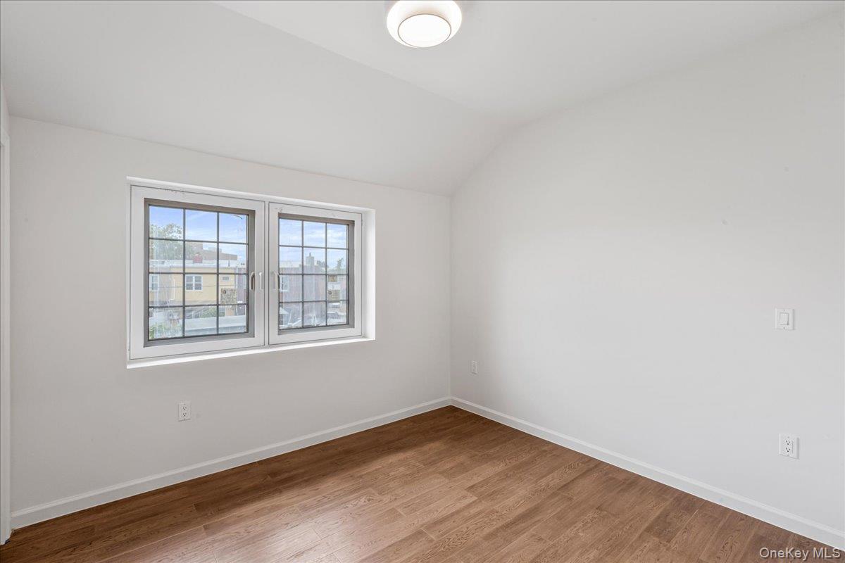 15033 Hawtree St Property Photo 24