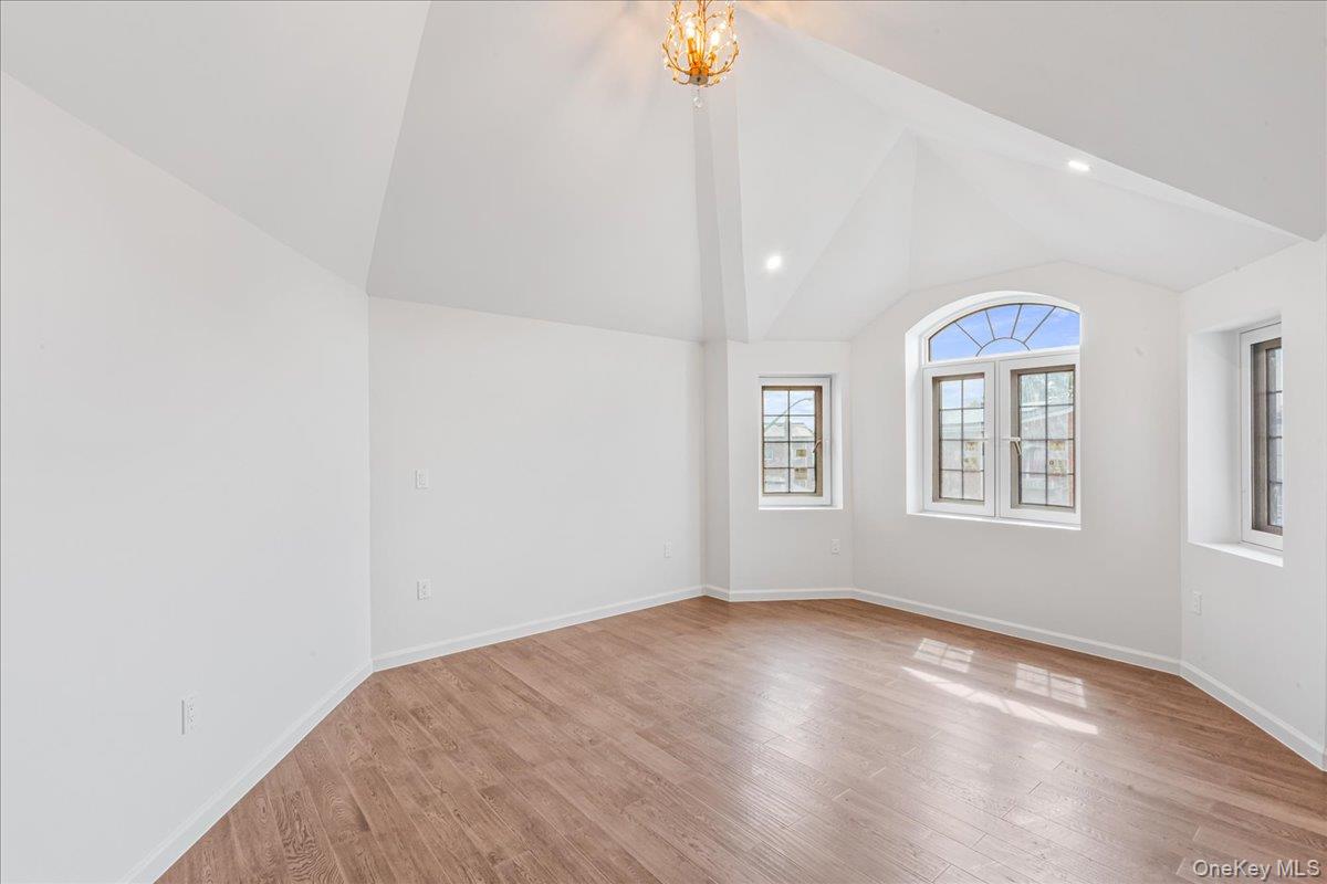 15033 Hawtree St Property Photo 28