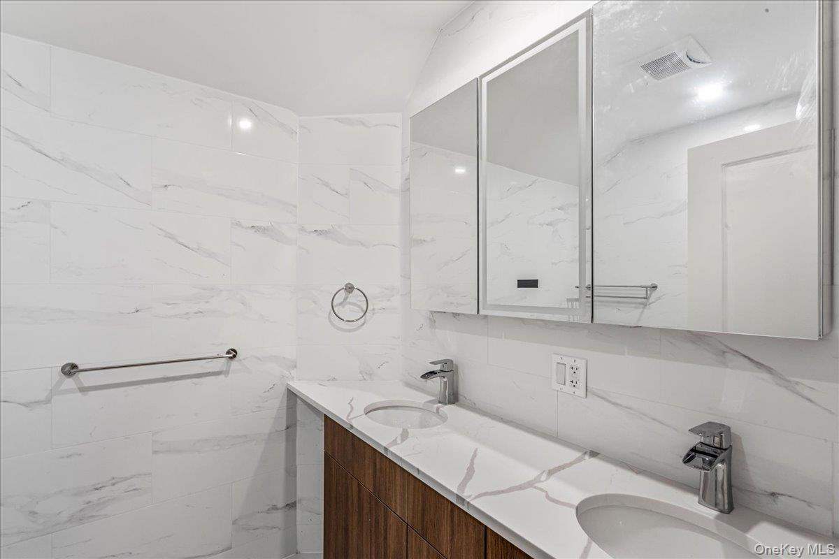 15033 Hawtree St Property Photo 30