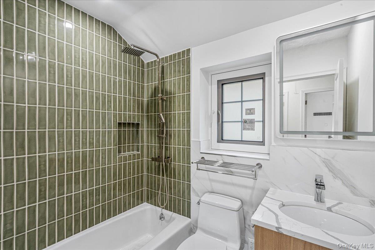 15033 Hawtree St Property Photo 31